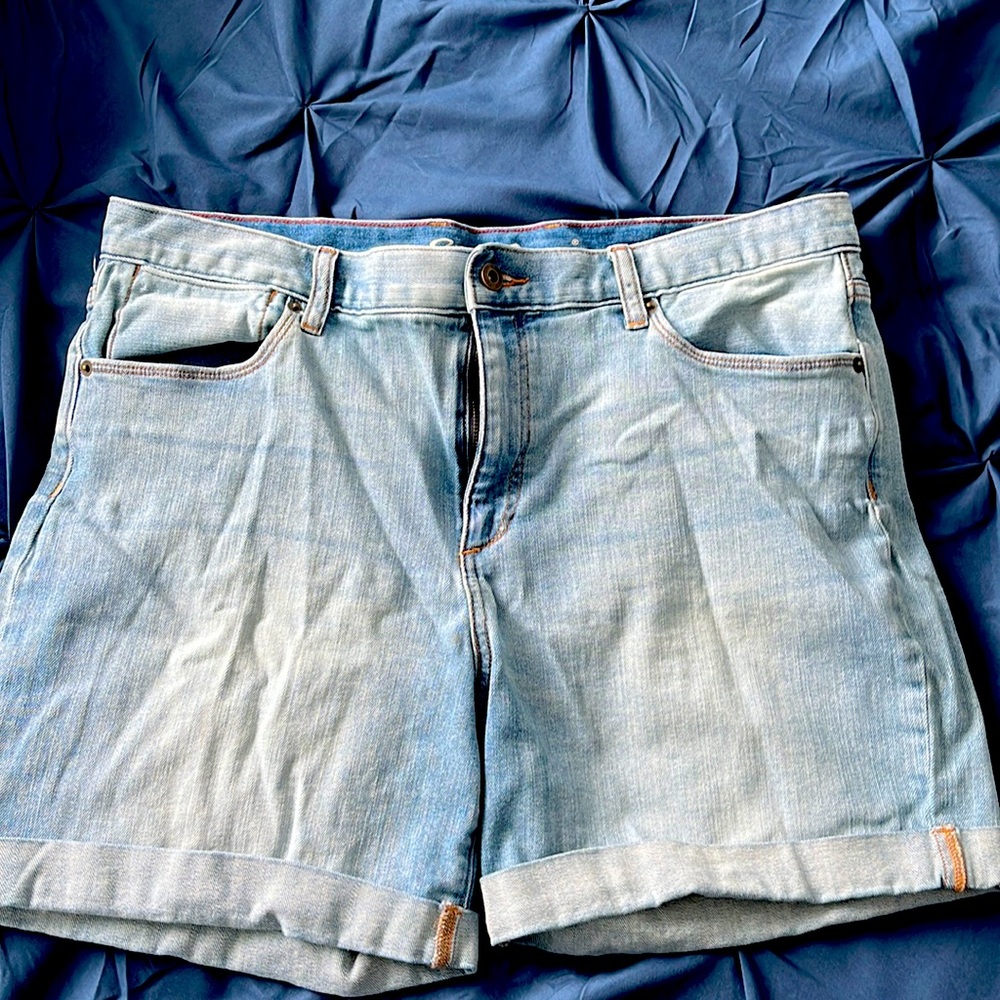 Light denim boyfriend shorts